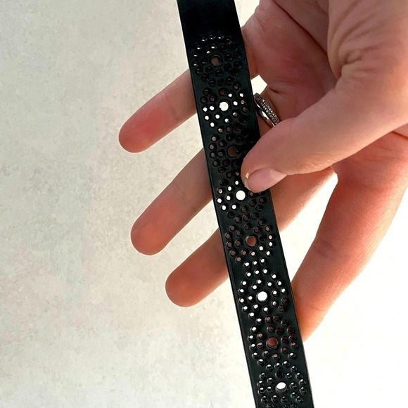 Unbranded/ black belt/ star  with holes design - Picture 2 of 6